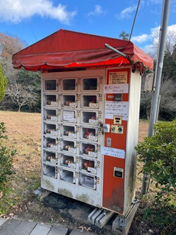 寺尾たまご園の卵の自動販売機