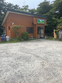 東北養鶏の直売所の写真